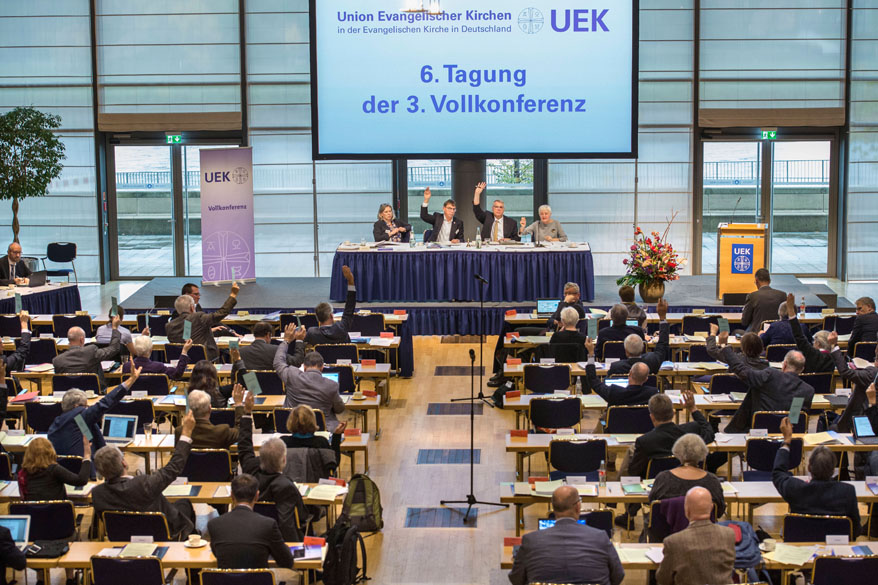 Plenum bei der UEK-Vollkonferenz in Dresden, ekd-bild/Heike Lyking